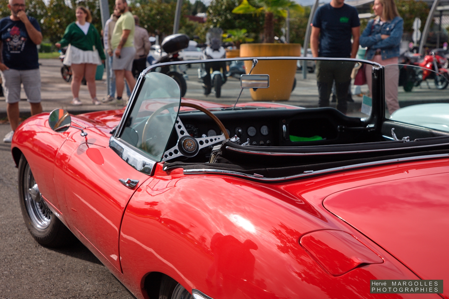 Jaguar E-Type.jpg